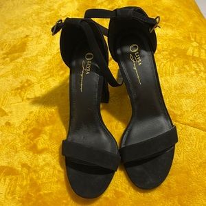 Beautiful black business or casual dress heels.